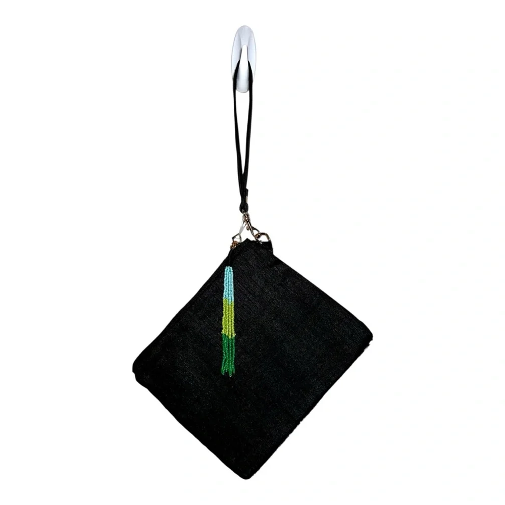 NEW SINCERELY JULES Martini Beaded Wristlet Travel Pouch with Tassel‎
